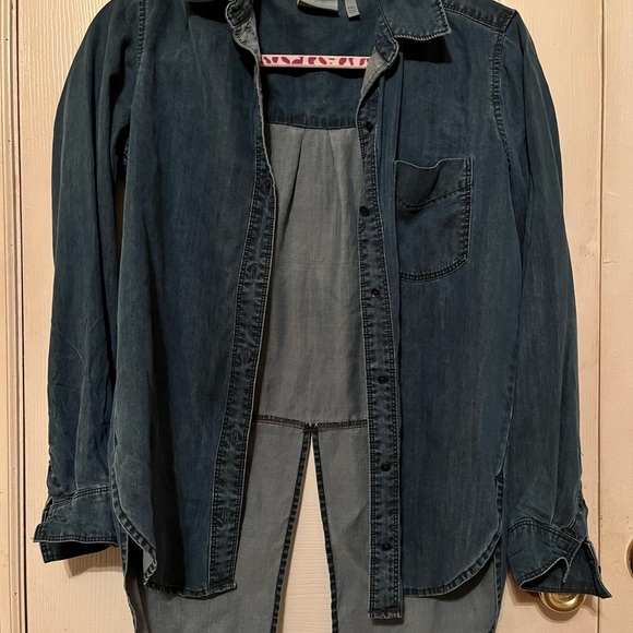 Athleta split back chambray button up - Picture 1 of 4